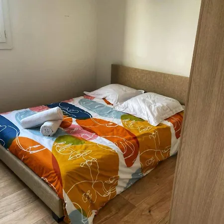 Le Seven Apartment *